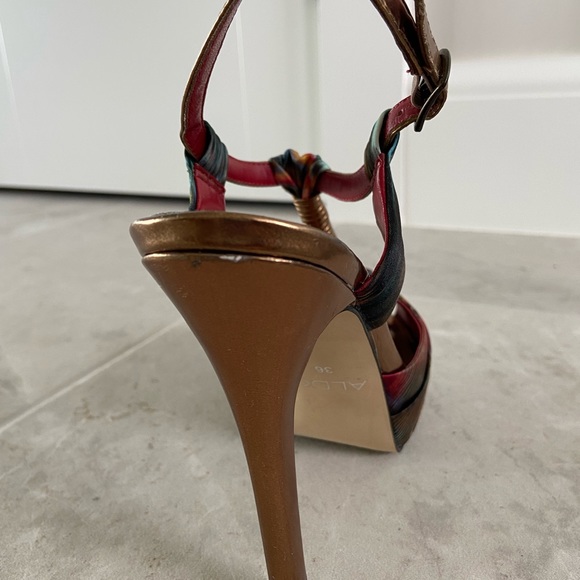 Gold metallic multi-colour Aldo heels.Size 6 (36). - Picture 5 of 7